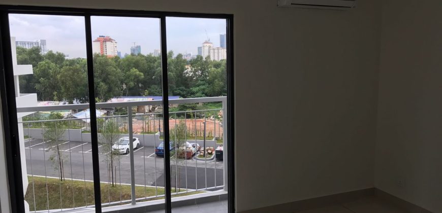 Maisson ara damansara  semi-furnished rent